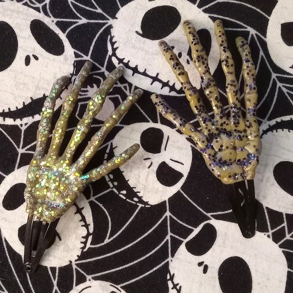 Handmade Skeleton Hand Hair Clip Accessories - Picture 1 of 4